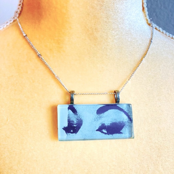Necklace Sexy Eyes Handcrafted Necklace Pin-Up Vintage - Picture 1 of 8